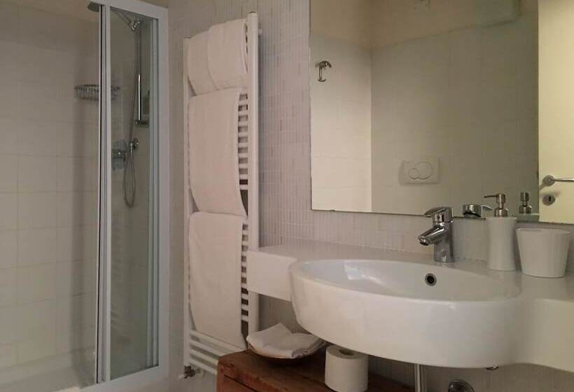 带2个卧室的公寓, Vialeromadodici Rooms & Apartments