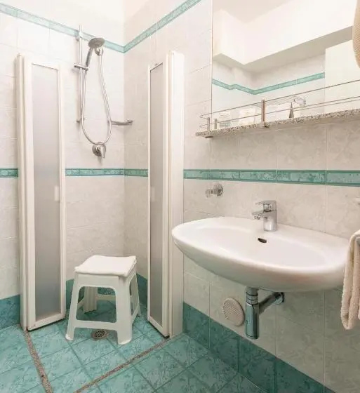 Huoneisto 1 Makuuhuone Merinäkymä, Residence Imperial