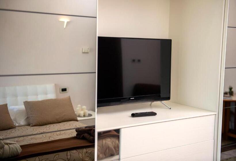 سوییت با چشم‌انداز باغ, Residence Imperial