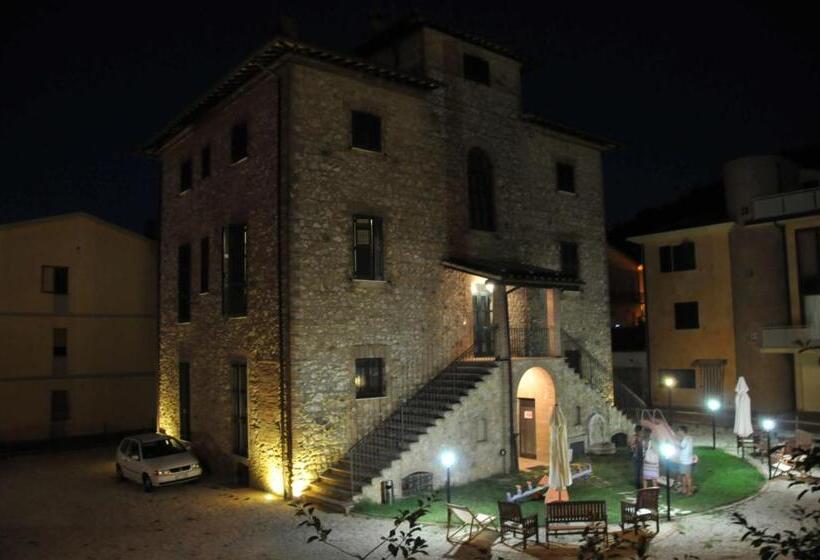 شقة غرفة واحدة, Villa Regina