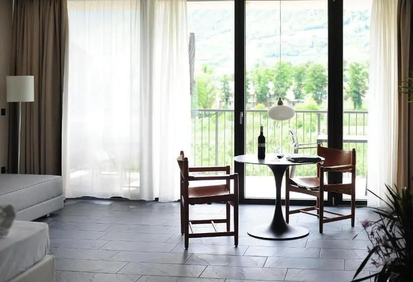 استودیوی استاندارد, Villa Sasso