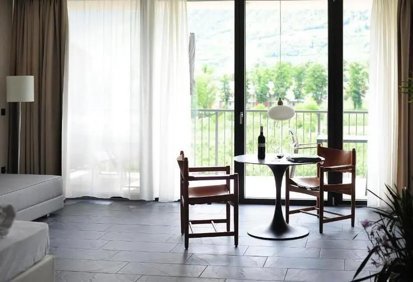 استودیوی استاندارد, Villa Sasso