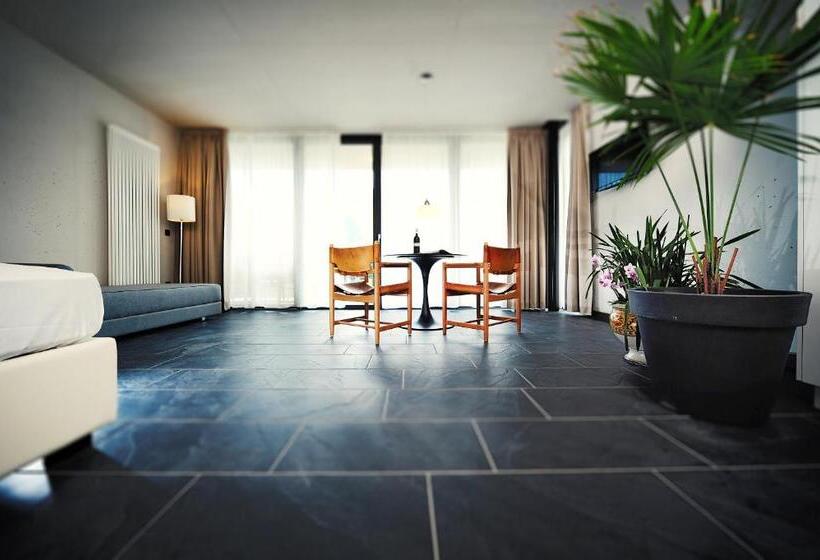 スタンダードスタジオ, Villa Sasso