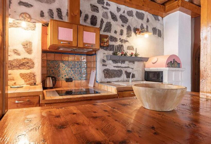 شقة غرفتين, Castel Madonna