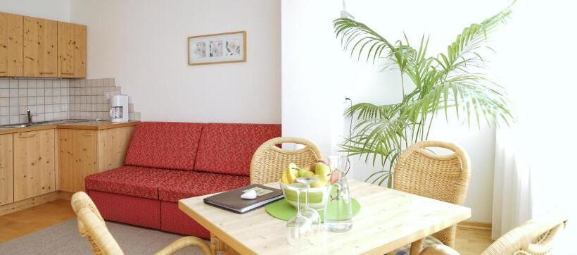 דירה בת חדר שינה 1 עם מרפסת, Residence Walder