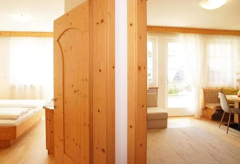 Huoneisto 1 Makuuhuone Puutarhanäkymä, Residence Walder