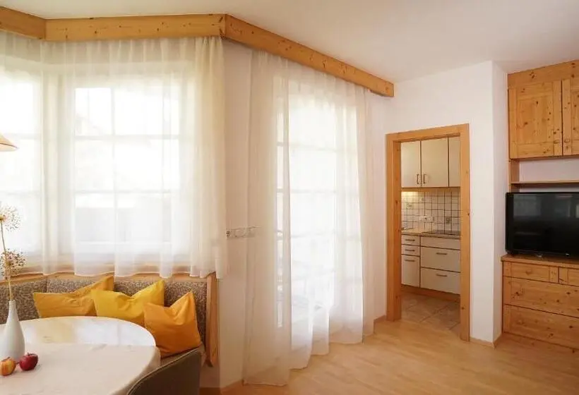 Huoneisto 1 Makuuhuone Puutarhanäkymä, Residence Walder