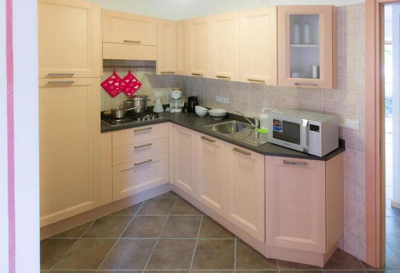 1 Bedroom Apartment Lake View, Villa Edelweiss