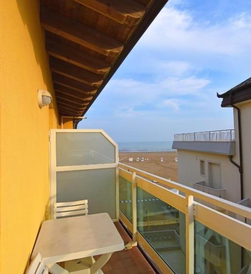 侧面带海景及2个卧室的公寓, Villa Olga