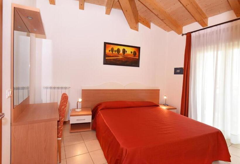 侧面带海景及2个卧室的公寓, Villa Olga