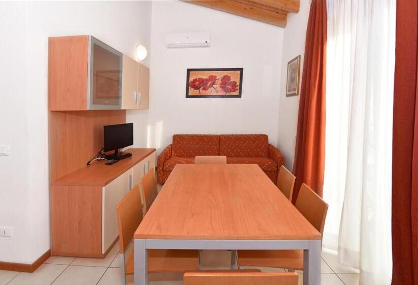 侧面带海景及2个卧室的公寓, Villa Olga