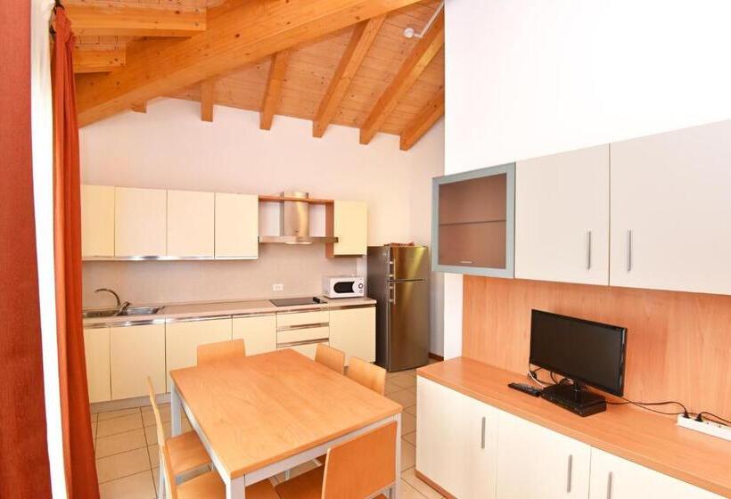 侧面带海景及2个卧室的公寓, Villa Olga