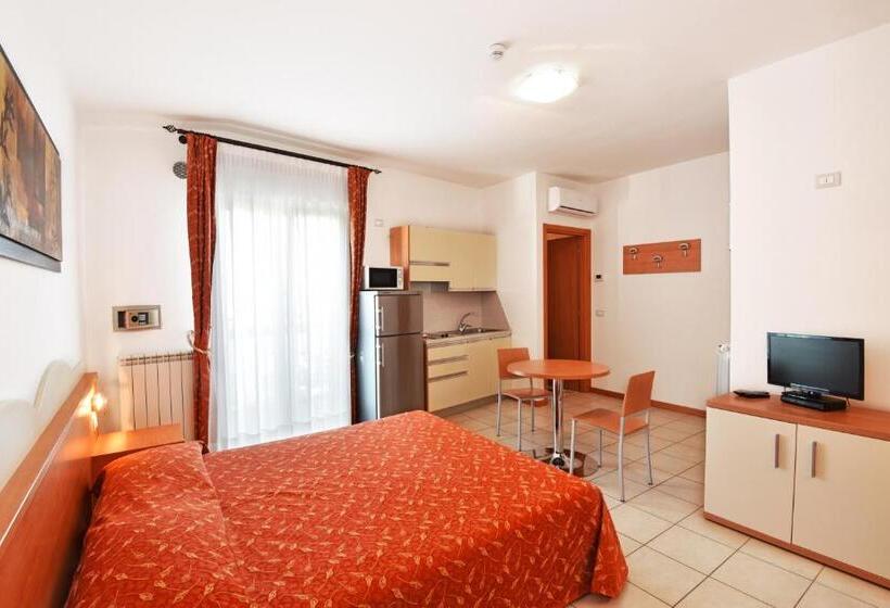 侧面带海景的标准工作室, Villa Olga