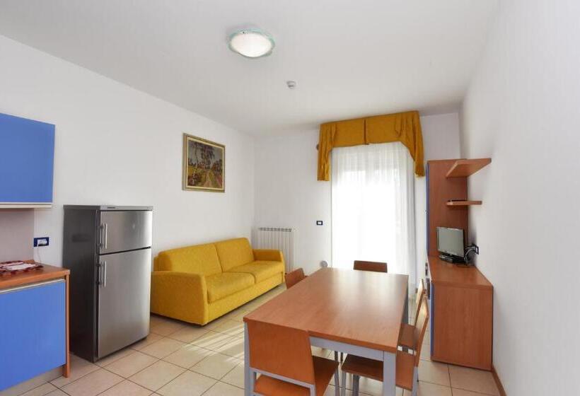 带一个卧室和一个阳台的海景公寓, Villa Olga