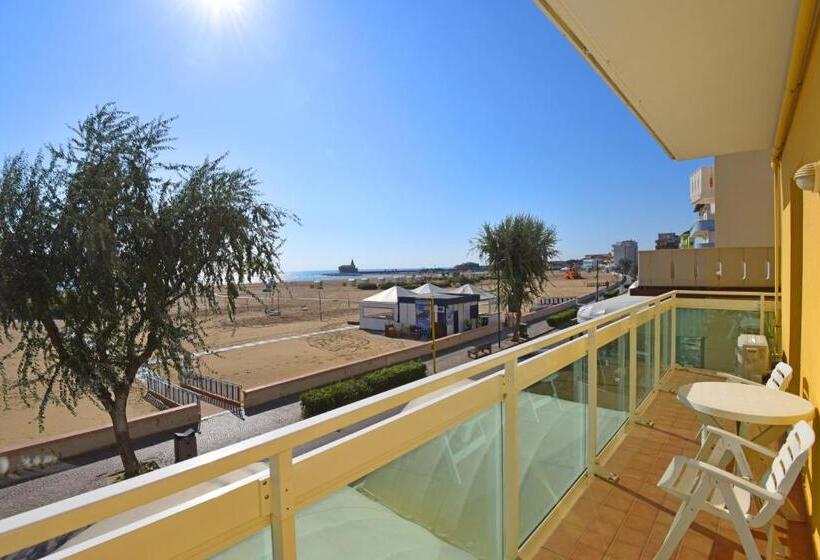 带一个卧室和一个阳台的海景公寓, Villa Olga