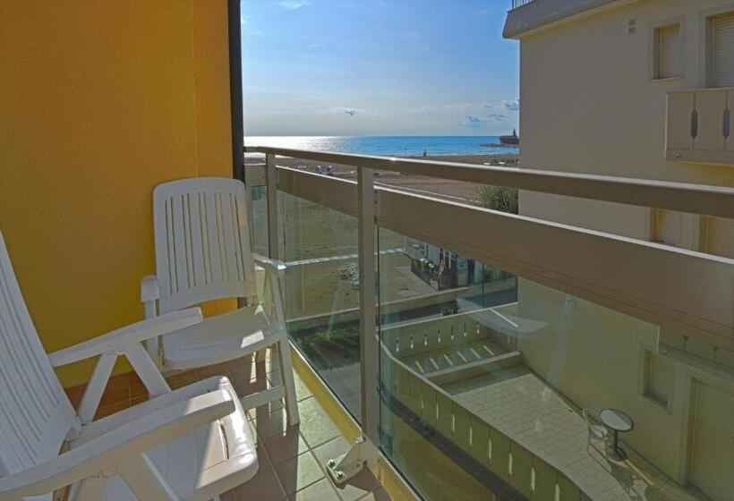 Superior 2-bedroom flat with sea view, Villa Olga