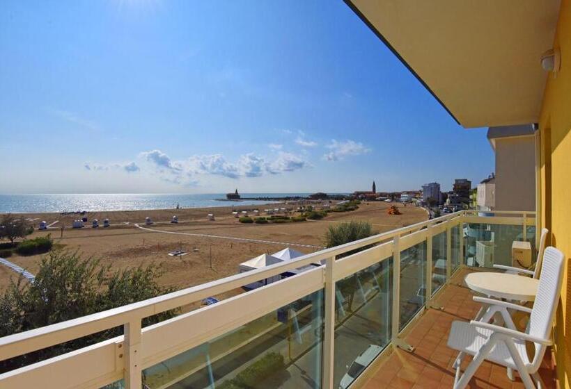 Superior 2-bedroom flat with sea view, Villa Olga