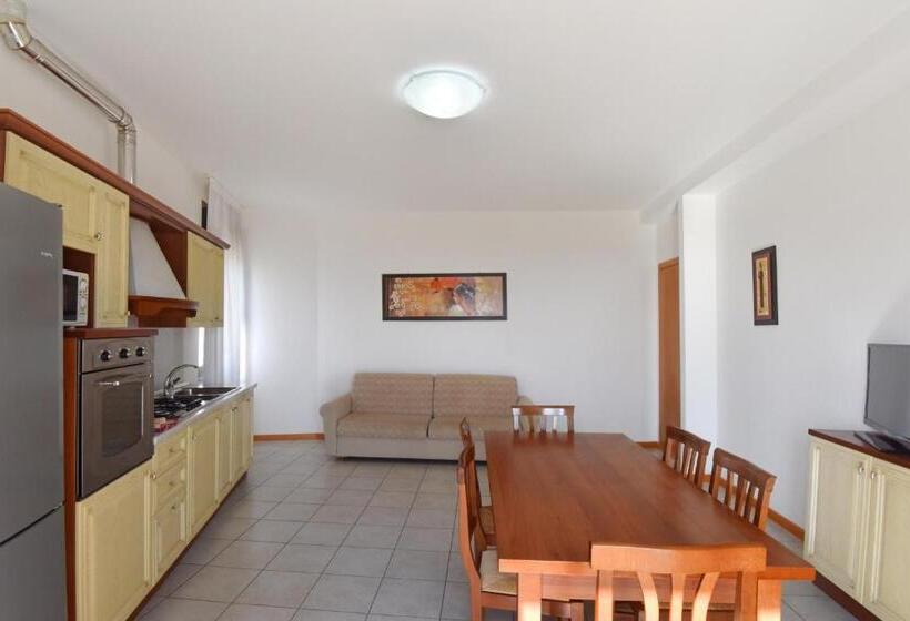 Superior 2-bedroom flat with sea view, Villa Olga