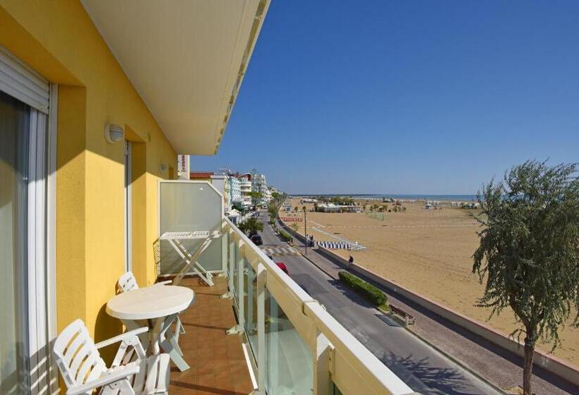 带海景及露台及1个卧室的公寓, Villa Olga