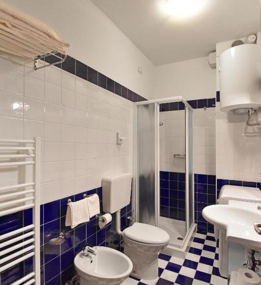 带海景及露台及1个卧室的公寓, Villa Olga