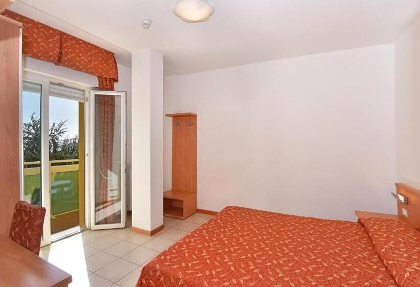 带海景及露台及1个卧室的公寓, Villa Olga