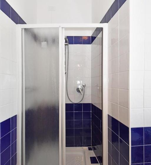 带一个卧室和一个阳台的海景公寓, Villa Olga