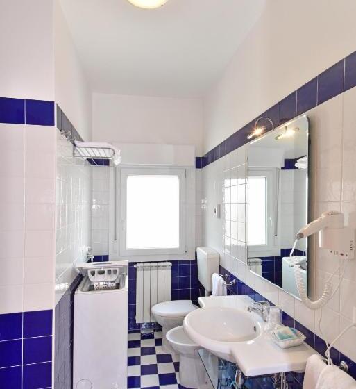 带一个卧室和一个阳台的海景公寓, Villa Olga