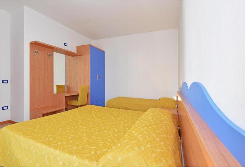 带一个卧室和一个阳台的海景公寓, Villa Olga