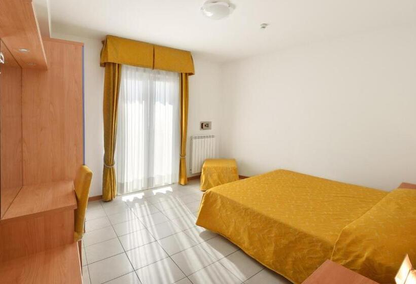 带一个卧室和一个阳台的海景公寓, Villa Olga