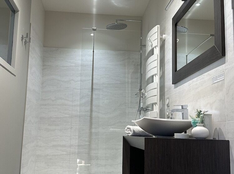 Номер Deluxe, Les Hauts De Saulies