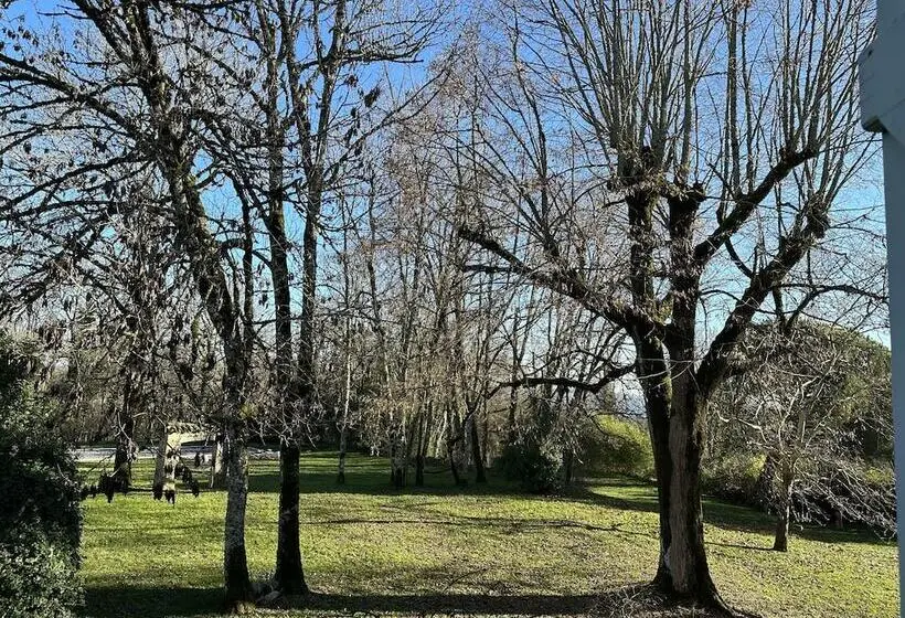 デラックスルーム, Les Hauts De Saulies