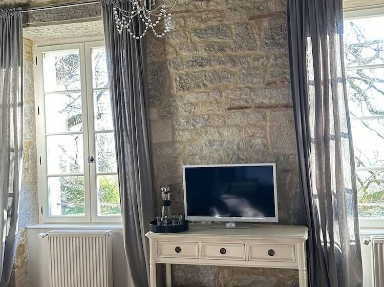 Номер Deluxe, Les Hauts De Saulies