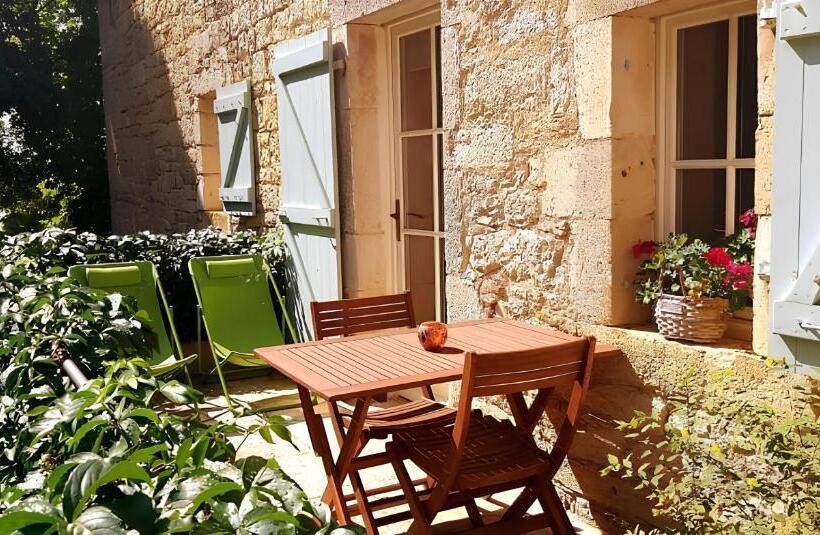 Номер Deluxe, Les Hauts De Saulies