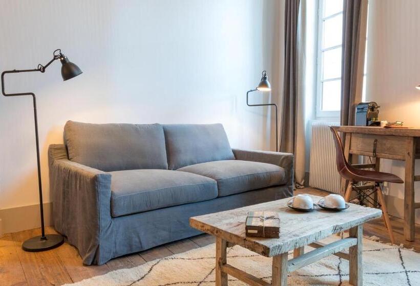 سوئیت با تخت بزرگ, Logis De La Cadène   Teritoria