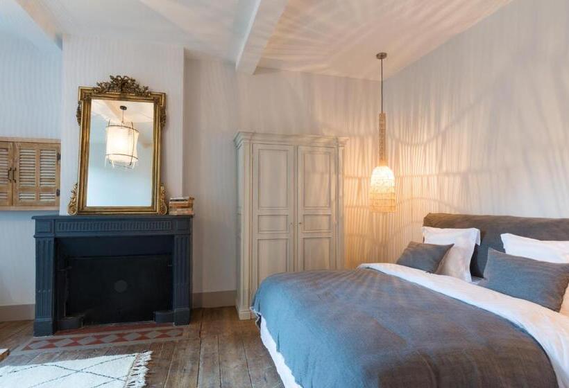 سوئیت با تخت بزرگ, Logis De La Cadène   Teritoria