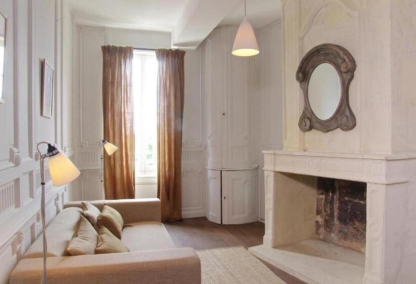 سوئیت با تخت بزرگ, Logis De La Cadène   Teritoria