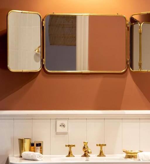 سوییت, Logis De La Cadène   Teritoria