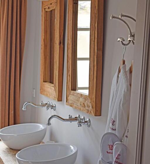 سوئیت با تخت بزرگ, Logis De La Cadène   Teritoria