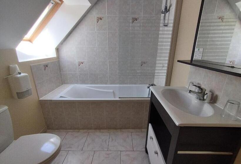 דירת שלושה חדרים, Le Haut Val Résidences