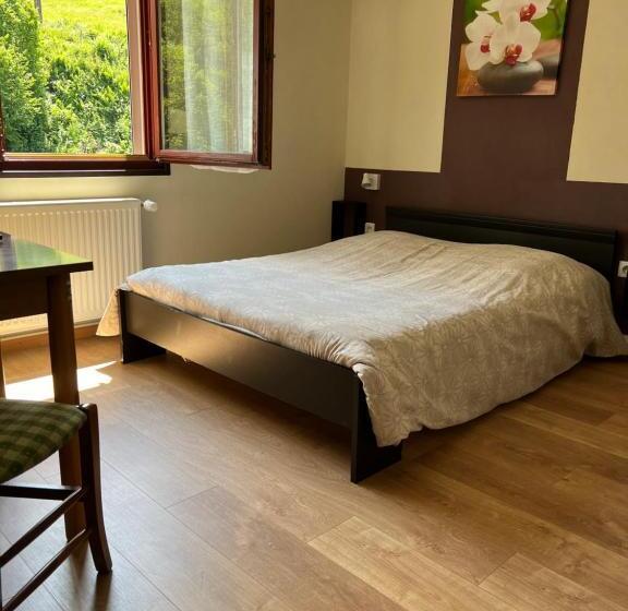 غرفة قياسية, Auberge Restaurant La Roseraie