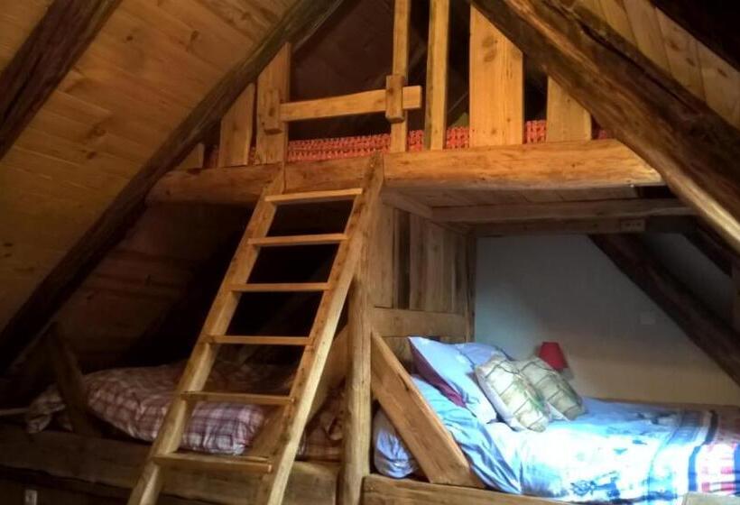 חדר משפחתי, Gite Du Bois De L'ours