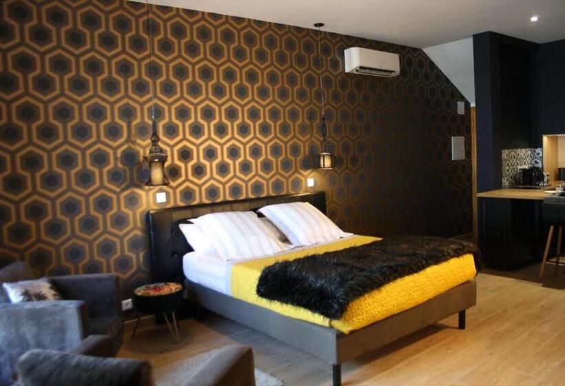 标准工作室带泳池景, La Gourgasse Vieille