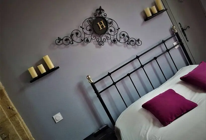 اتاق راحتی, Le Manoir D à Côté