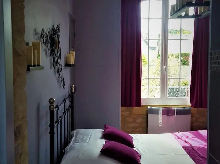اتاق راحتی, Le Manoir D à Côté