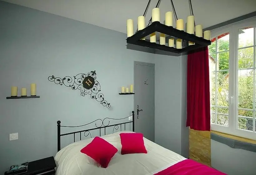 اتاق راحتی, Le Manoir D à Côté