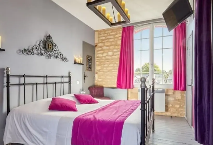 اتاق راحتی, Le Manoir D à Côté