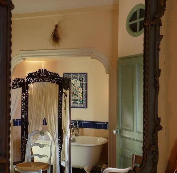 Camera Standard, Lou Amourie