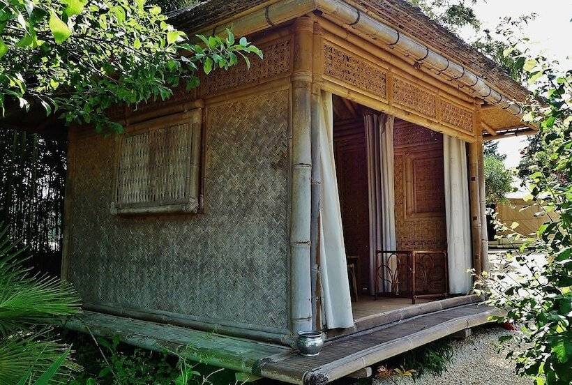 Standard Tent, Mas Escombelle