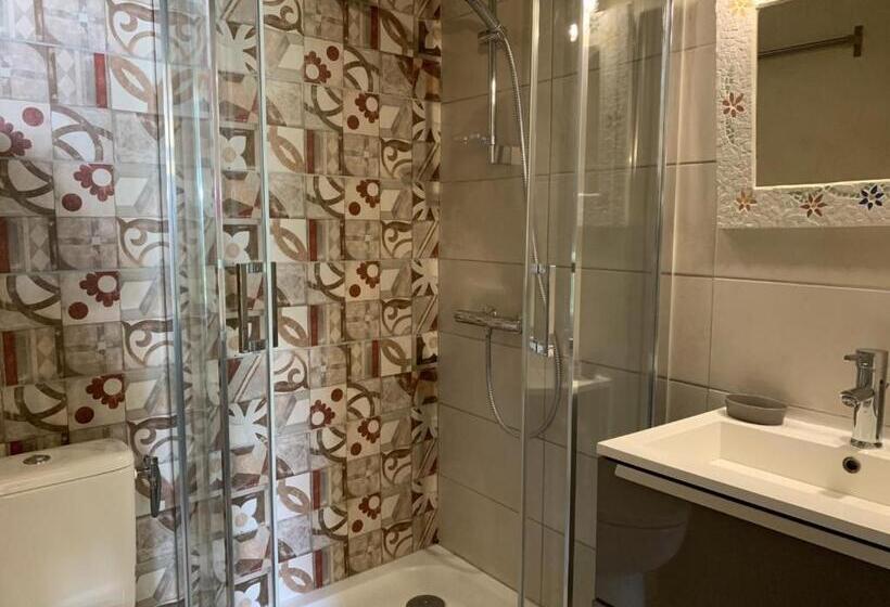 Студия Стандарт, Mas Escombelle