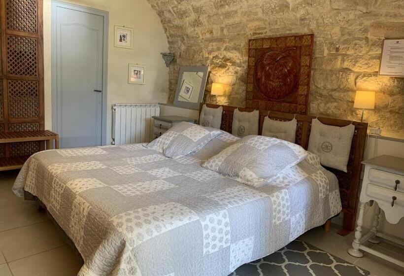 Студия Стандарт, Mas Escombelle